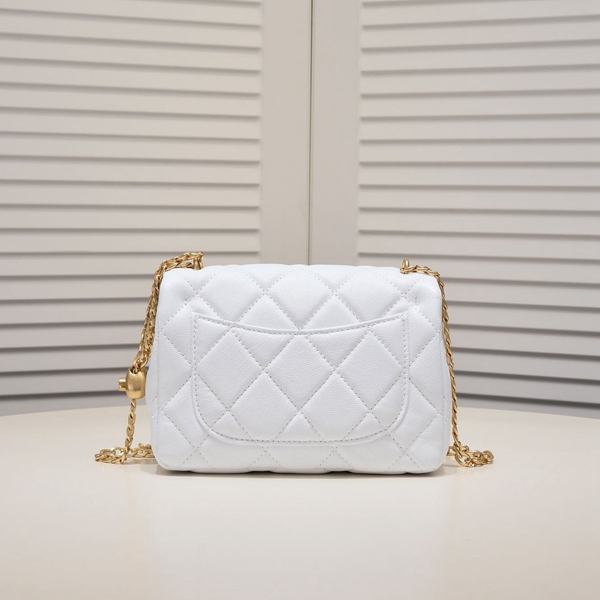 シャネルバッグ側面デザイン